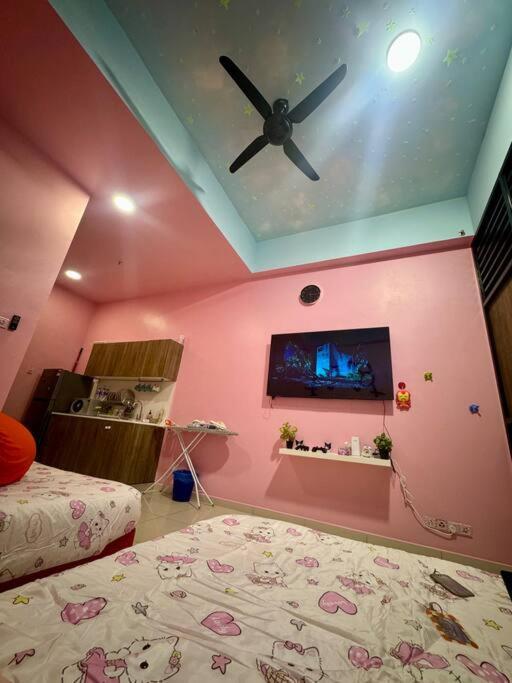 Hello Kitty Homestay - Cameron Highlands - Spacious Studio - Perfect For Families - Sleeps 4 And Baby Tanah Rata Exterior photo